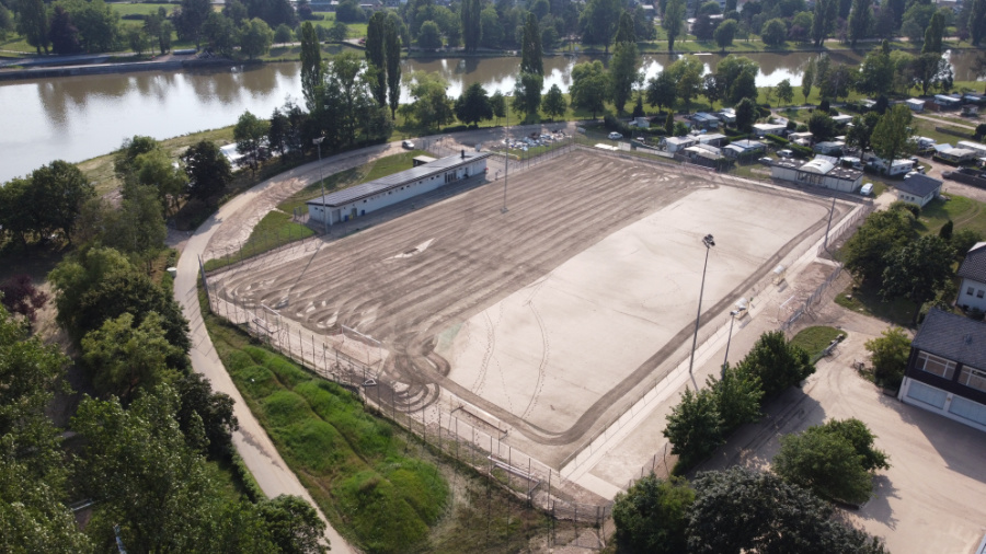 Polyclean Kunstrasenreinigung nach Überschwemmung Intensivwäsche