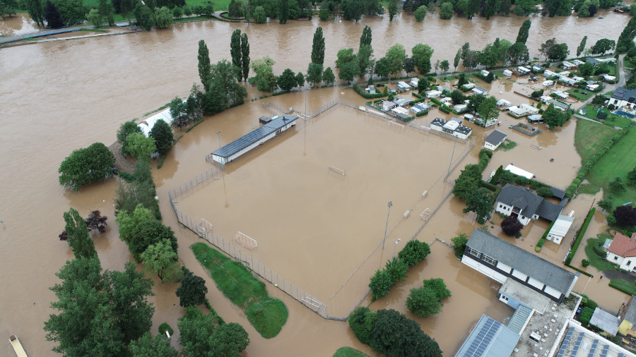 Polyclean Kunstrasenreinigung nach Überschwemmung